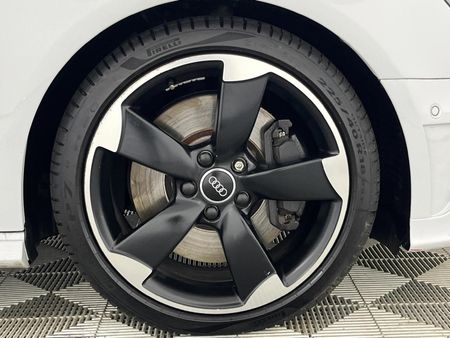 2014-Audi-S3-Sportback-quattro-Auto_5