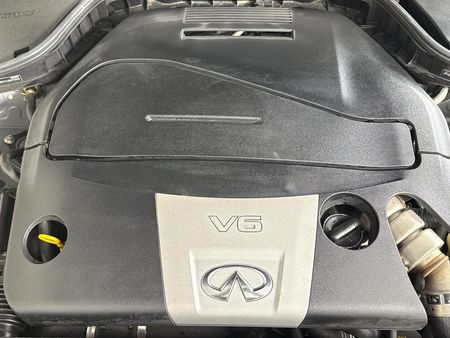 2017-Infiniti-Q70-30d-30D-S-Premium_12
