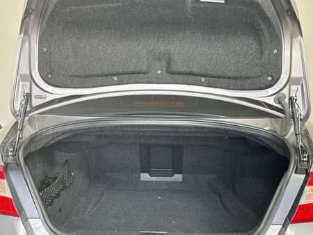 2017-Infiniti-Q70-30d-30D-S-Premium_13