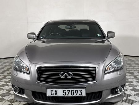 2017-Infiniti-Q70-30d-30D-S-Premium_14