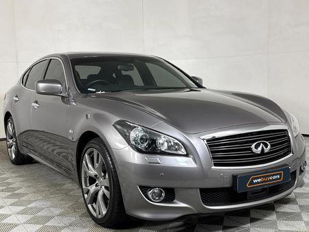 2017-Infiniti-Q70-30d-30D-S-Premium_15