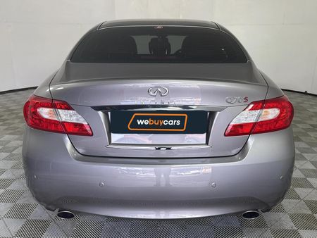 2017-Infiniti-Q70-30d-30D-S-Premium_17