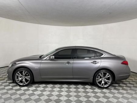 2017-Infiniti-Q70-30d-30D-S-Premium_18