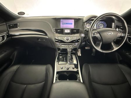 2017-Infiniti-Q70-30d-30D-S-Premium_1