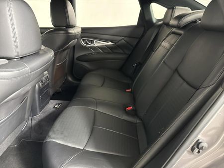 2017-Infiniti-Q70-30d-30D-S-Premium_3