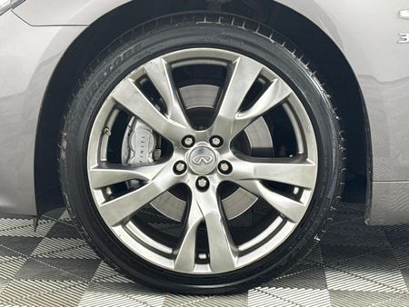 2017-Infiniti-Q70-30d-30D-S-Premium_4