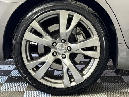 2017-Infiniti-Q70-30d-30D-S-Premium_7
