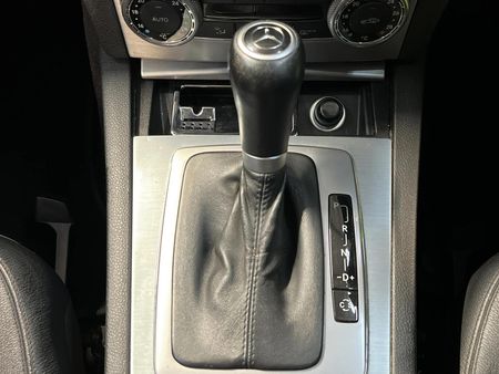 2010-Mercedes-Benz-C-Class-C-200K-Classic-Auto_12