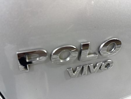 2011-Volkswagen-Polo-Vivo-14-Trendline-5-dr_11