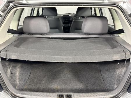 2011-Volkswagen-Polo-Vivo-14-Trendline-5-dr_13