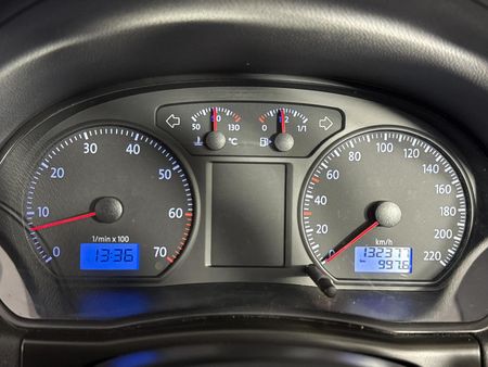 2011-Volkswagen-Polo-Vivo-14-Trendline-5-dr_2