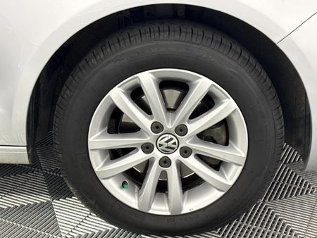 2011-Volkswagen-Polo-Vivo-14-Trendline-5-dr_5