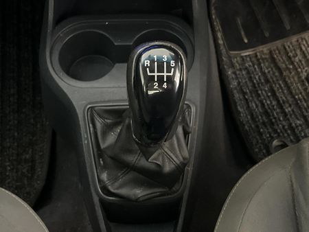2013-Chevrolet-Utility-14-AC_8