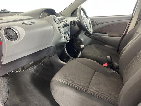 2020-Toyota-Etios-15-Sport-LTD-Edition-5-dr_8