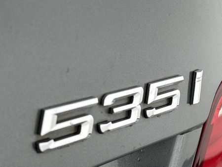 2011-BMW-5-Series-535i-Individual-Auto_11