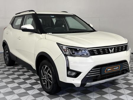 2023-Mahindra-XUV-300-15D-W8_16