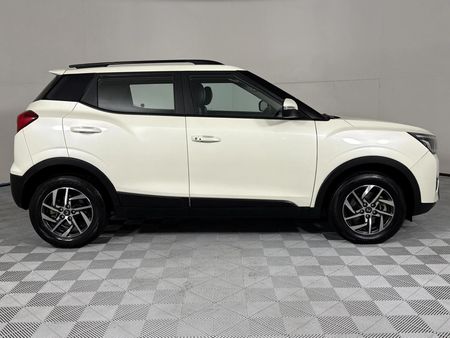 2023-Mahindra-XUV-300-15D-W8_17