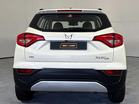 2023-Mahindra-XUV-300-15D-W8_18