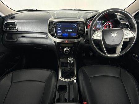 2023-Mahindra-XUV-300-15D-W8_1