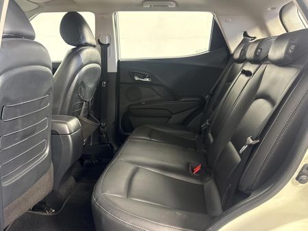 2023-Mahindra-XUV-300-15D-W8_2