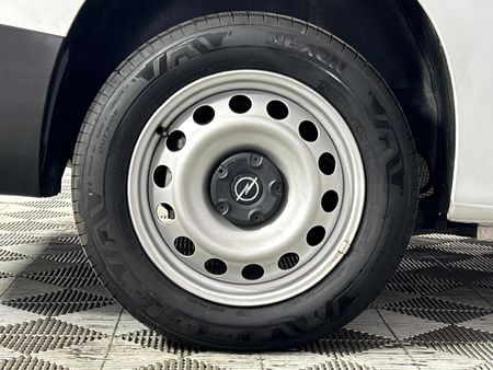 2025-Opel-Combo-Cargo-16TD-LWB-Panel-Van_5