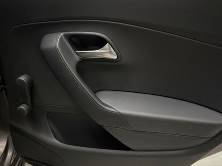 2019-Volkswagen-Polo-Vivo-14-Trendline-5-dr_15