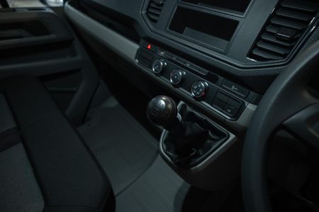 2026-Volkswagen-Crafter-35-20TDI-MWB-130kW-Panel-Van-Auto_1