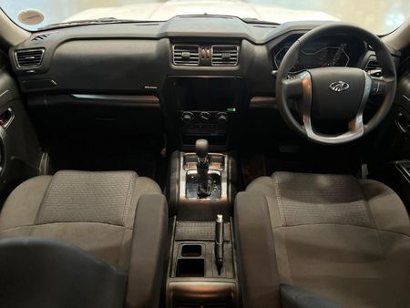 2025-Mahindra-Pik-Up-22-mHawk-S6-Karoo-Auto-Double-Cab_9