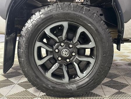 2022-Toyota-Hilux-28-GD-6-Raised-Body-Legend-Auto-Extended-Cab_5
