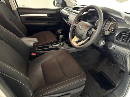 2025-Toyota-Hilux-24-GD-6-Raised-Body-Raider-Auto-Double-Cab_8