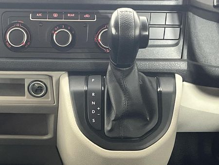 2019-Volkswagen-Kombi-20-TDI-Auto-103kW-Trendline_10