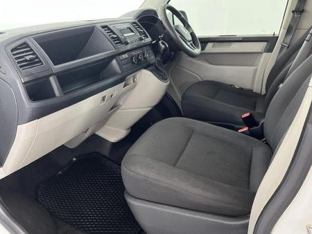 2019-Volkswagen-Kombi-20-TDI-Auto-103kW-Trendline_8