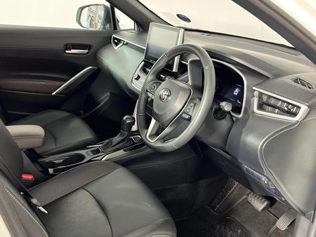 2025-Toyota-Corolla-Cross-18-XS_9