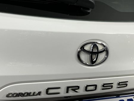 2025-Toyota-Corolla-Cross-18-XS_11