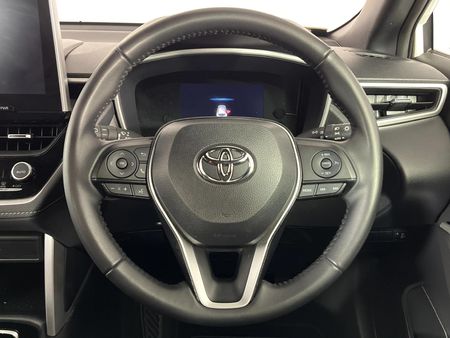 2025-Toyota-Corolla-Cross-18-XS_12