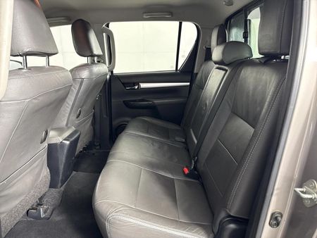 2017-Toyota-Hilux-28-GD-6-Raised-Body-Raider-Double-Cab-Auto_2