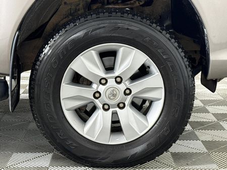 2017-Toyota-Hilux-28-GD-6-Raised-Body-Raider-Double-Cab-Auto_4