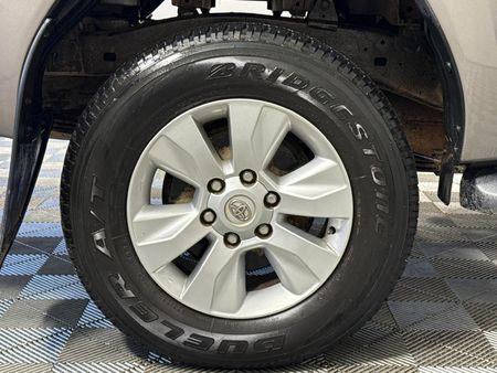 2017-Toyota-Hilux-28-GD-6-Raised-Body-Raider-Double-Cab-Auto_6