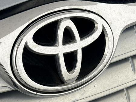2006-Toyota-Corolla-140i-GLE_11