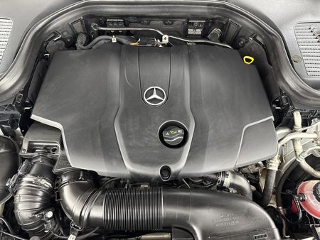 2018-Mercedes-Benz-GLC-250d-AMG_13
