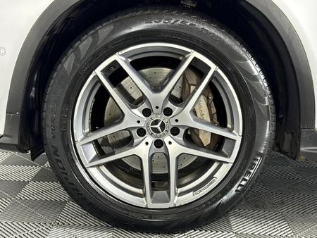 2018-Mercedes-Benz-GLC-250d-AMG_4