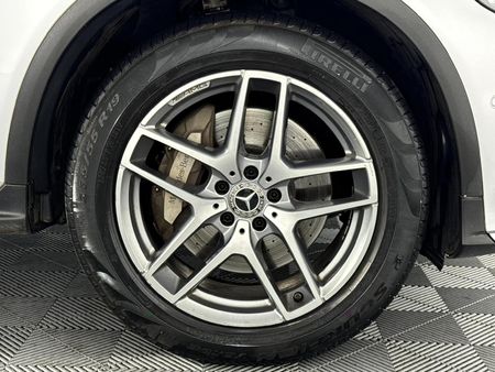 2018-Mercedes-Benz-GLC-250d-AMG_5