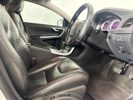 2011-Volvo-S60-T6-R-Design-Auto_9