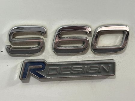2011-Volvo-S60-T6-R-Design-Auto_11