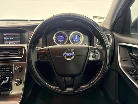 2011-Volvo-S60-T6-R-Design-Auto_12