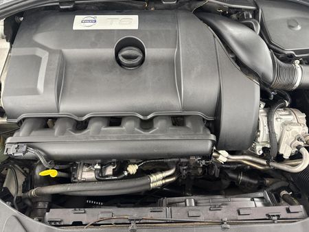 2011-Volvo-S60-T6-R-Design-Auto_13
