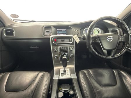 2011-Volvo-S60-T6-R-Design-Auto_1