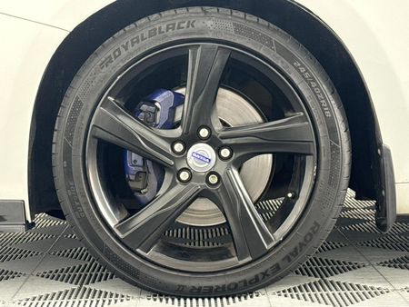 2011-Volvo-S60-T6-R-Design-Auto_4