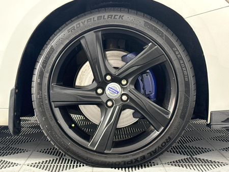 2011-Volvo-S60-T6-R-Design-Auto_5