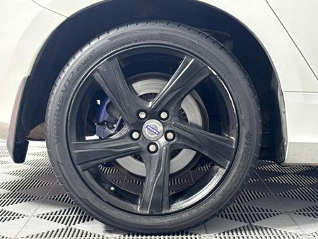 2011-Volvo-S60-T6-R-Design-Auto_7